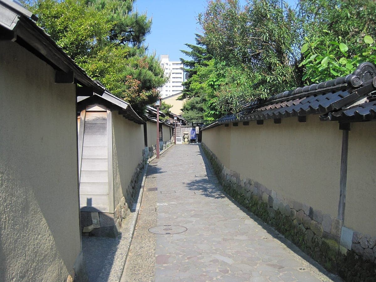 長町武家屋敷、土塀の続く小路